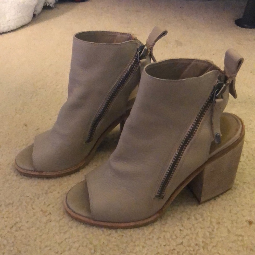 Dolce Vita peep toe bootie type heel